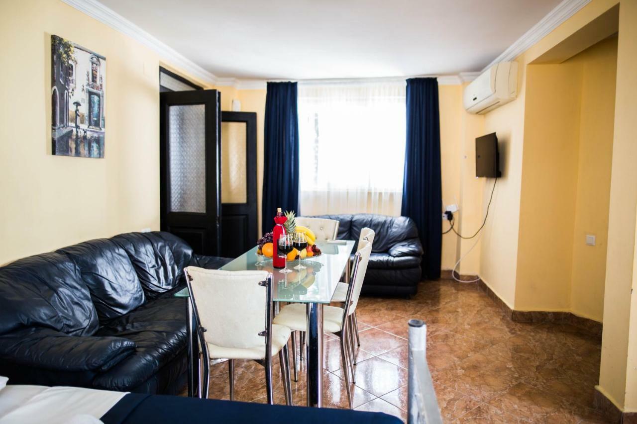Central Apart-Hotel Μπατούμι Εξωτερικό φωτογραφία