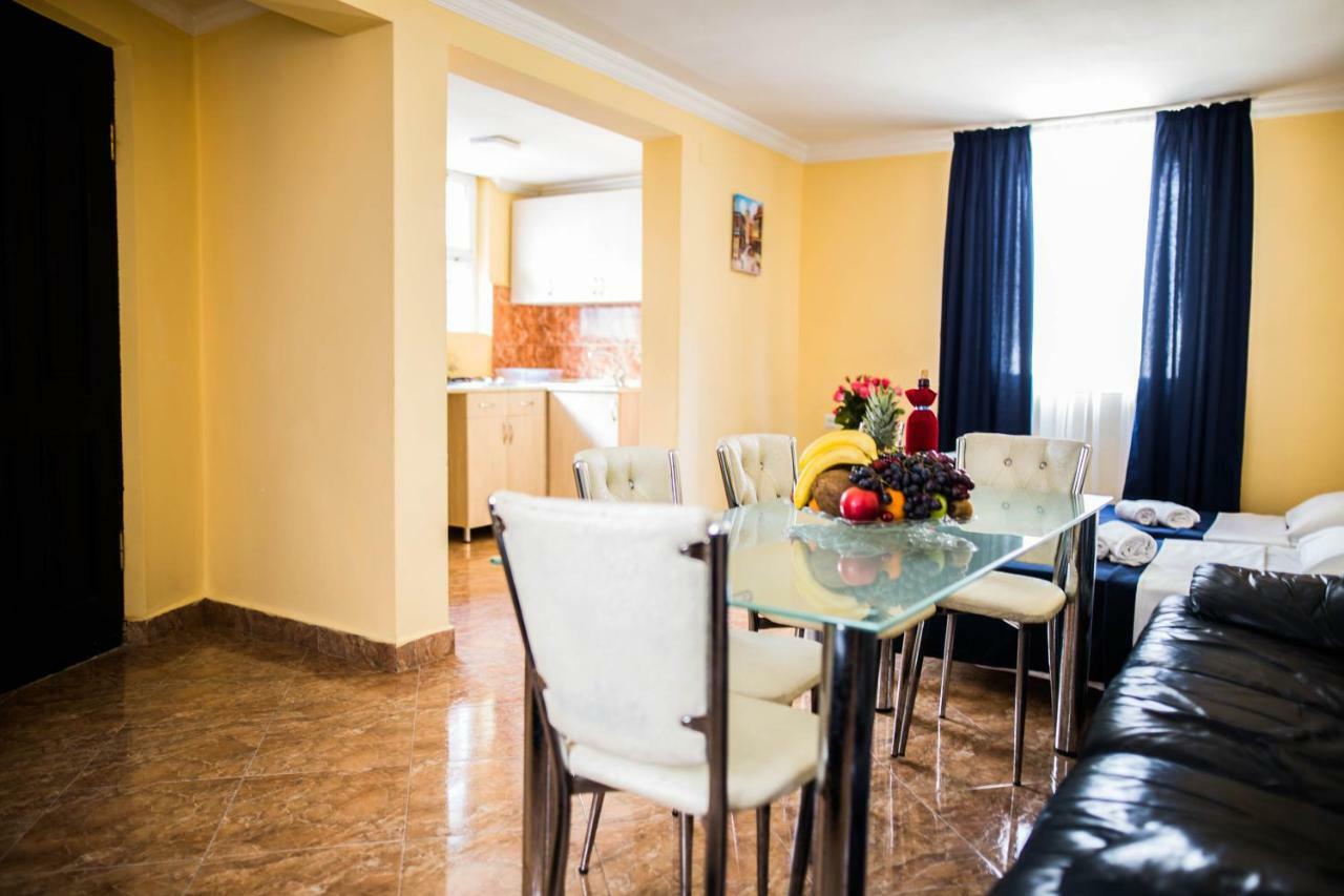 Central Apart-Hotel Μπατούμι Εξωτερικό φωτογραφία